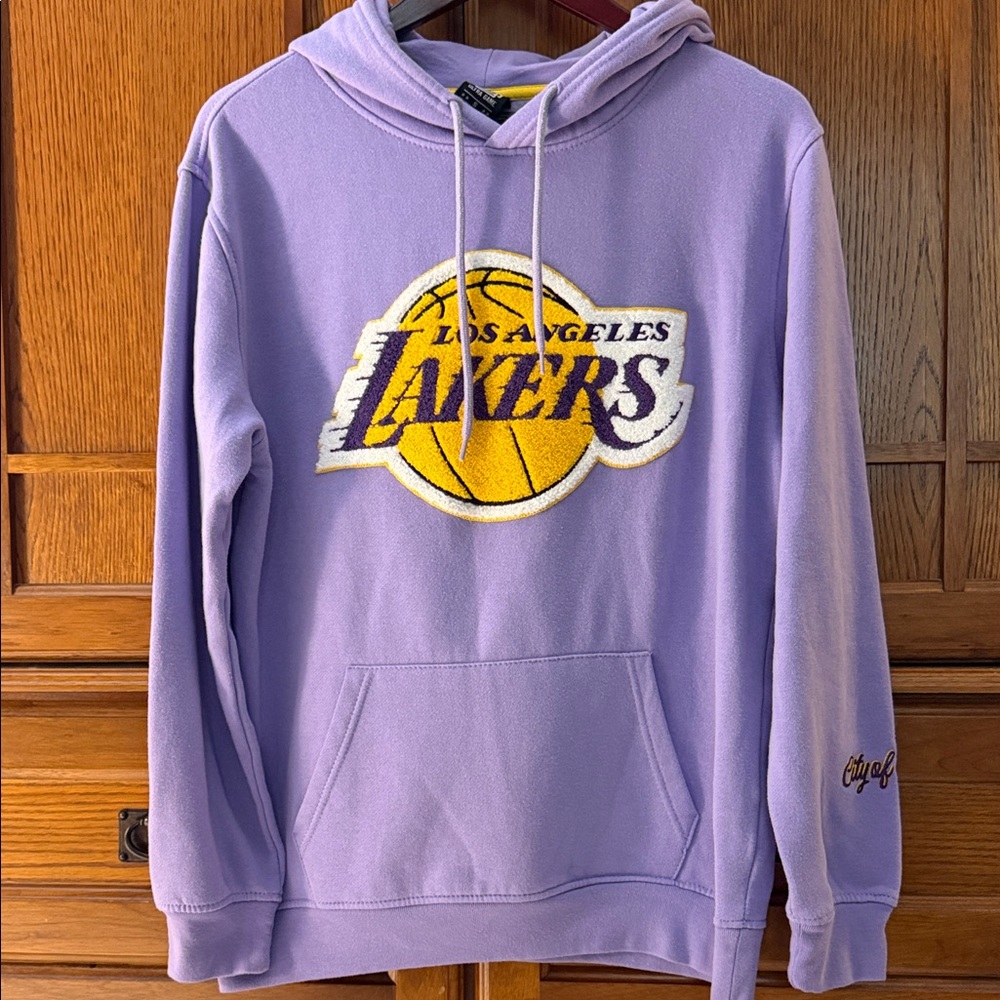 Ultra Game NBA Los Angeles LA Lakers Hoodie Chenille Embroidered Lebron James